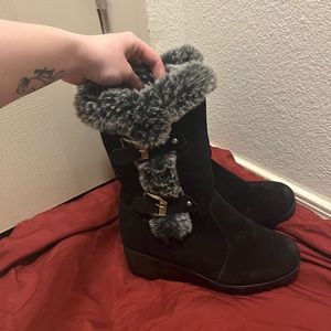 Woman’s boots. Size unknown